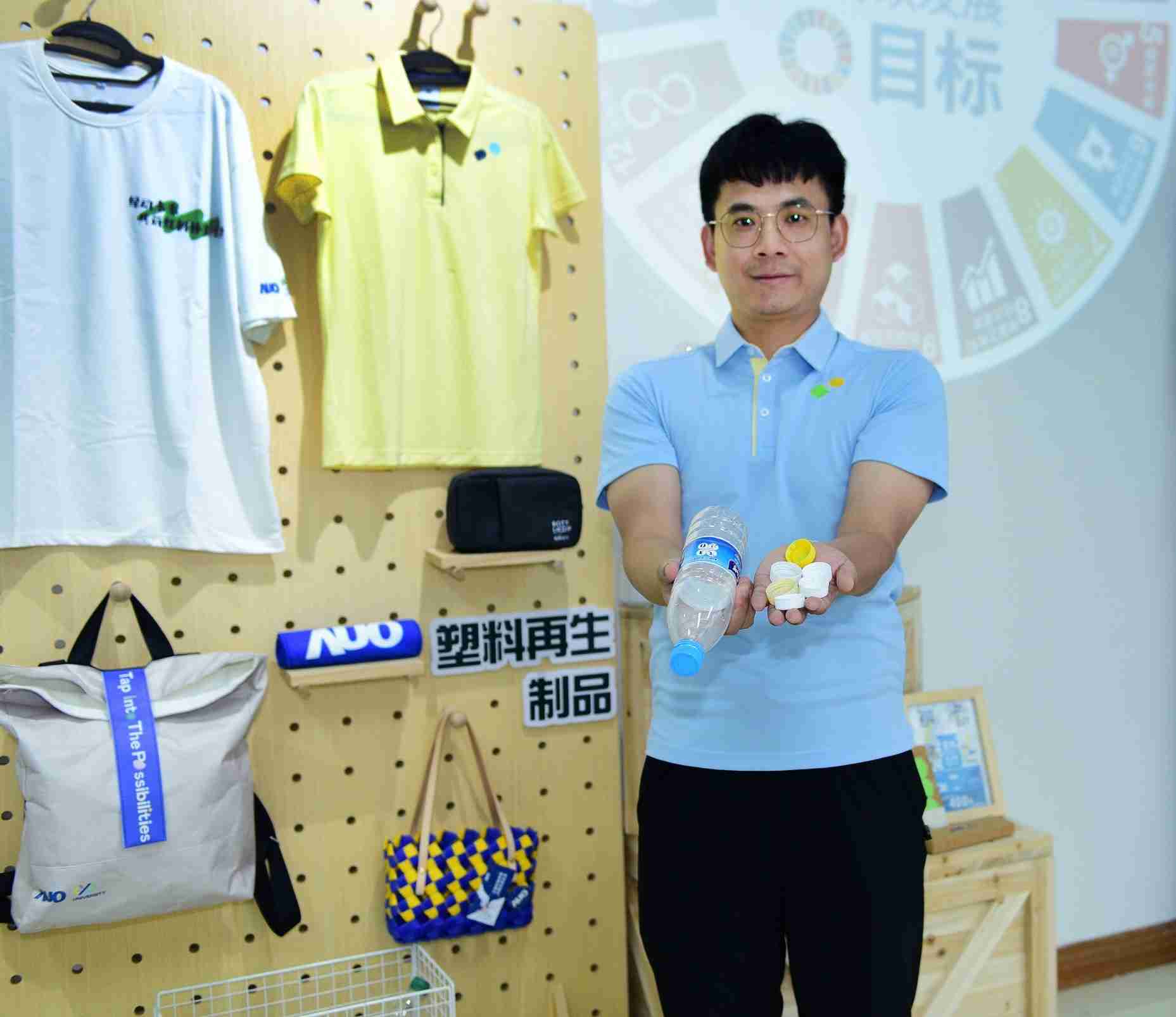 「2024智慧z6mg·人生就是博展」永续发展馆中，，，展示z6mg·人生就是博厦门驱动永续发展之成果，，包含将厂内废弃物再制为实用物品，，，，将永续发展理念深植于员工生活日常实践