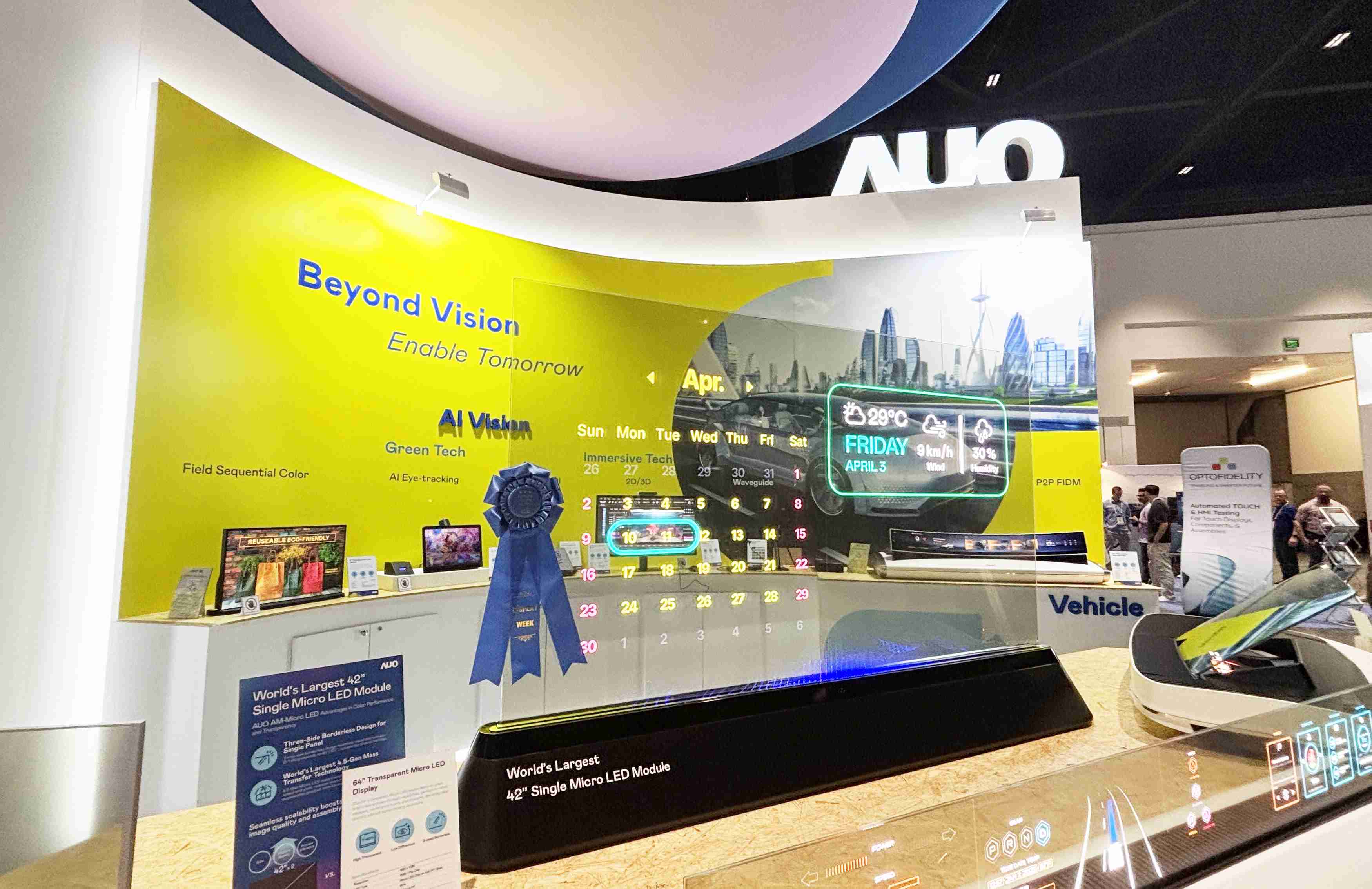 z6mg·人生就是博64吋透明Micro LED显示器获〝最佳Micro LED技术应用奖〞，，，，其绝妙的透明穿透特性，，，同时具备1,000 nits的高亮度表现，，，，并透过精细的无缝拼接延伸，，，可依需求灵活应用于多元场域，，，，展现出Micro LED显示技术划时空的无限潜力